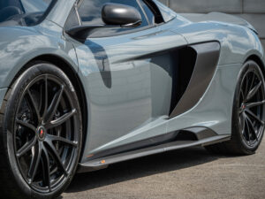Jante alliage noir mat – MCLAREN – 675LT Spider – 2017 – Chicane Grey – 675 ch – V8 Bi-Turbo – 11 900 km – Transmission : Sequentielle – Origine Angleterre – Privaty Cars – Vente de voitures de prestige d’occasion à La Rochelle