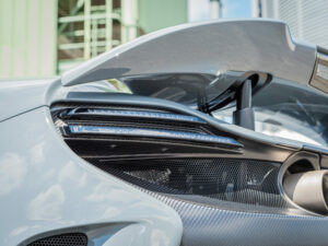 Aileron arrière avec feux LED – MCLAREN – 675LT Spider – 2017 – Chicane Grey – 675 ch – V8 Bi-Turbo – 11 900 km – Transmission : Sequentielle – Origine Angleterre – Privaty Cars – Recherche personnalisée de modèles MCLAREN proche de Nantes