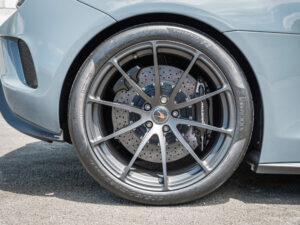 Jantes – MCLAREN – 675LT Spider – 2017 – Chicane Grey – 675 ch – V8 Bi-Turbo – 11 900 km – Transmission : Sequentielle – Origine Angleterre – Privaty Cars – Spécialiste des supercars d’occasion proche de Nantes