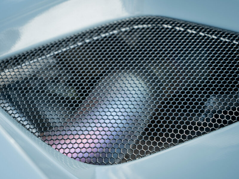 Grille en métal perforé – MCLAREN – 675LT Spider – 2017 – Chicane Grey – 675 ch – V8 Bi-Turbo – 11 900 km – Transmission : Sequentielle – Origine Angleterre – Privaty Cars – Rachat de Porsche et Ferrari d’occasion dans l’Ouest de la France
