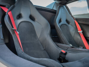 Sièges baquets en cuir – MCLAREN – 675LT Spider – 2017 – Chicane Grey – 675 ch – V8 Bi-Turbo – 11 900 km – Transmission : Sequentielle – Origine Angleterre – Privaty Cars – Courtage automobile MCLAREN en Charente-Maritime