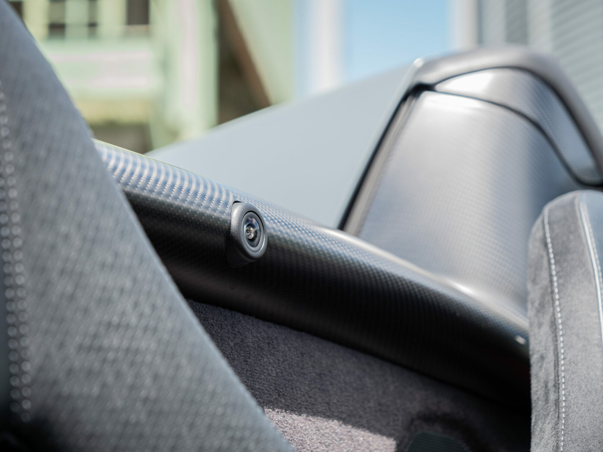 Détail en fibre de carbone – MCLAREN – 675LT Spider – 2017 – Chicane Grey – 675 ch – V8 Bi-Turbo – 11 900 km – Transmission : Sequentielle – Origine Angleterre – Privaty Cars – Vente de voitures de sport d’occasion près de Niort
