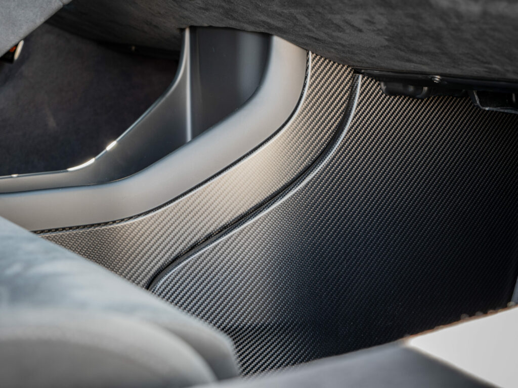 Élément en fibre de carbone – MCLAREN – 675LT Spider – 2017 – Chicane Grey – 675 ch – V8 Bi-Turbo – 11 900 km – Transmission : Sequentielle – Origine Angleterre – Privaty Cars – Sélection de véhicules MCLAREN disponibles près de Poitiers