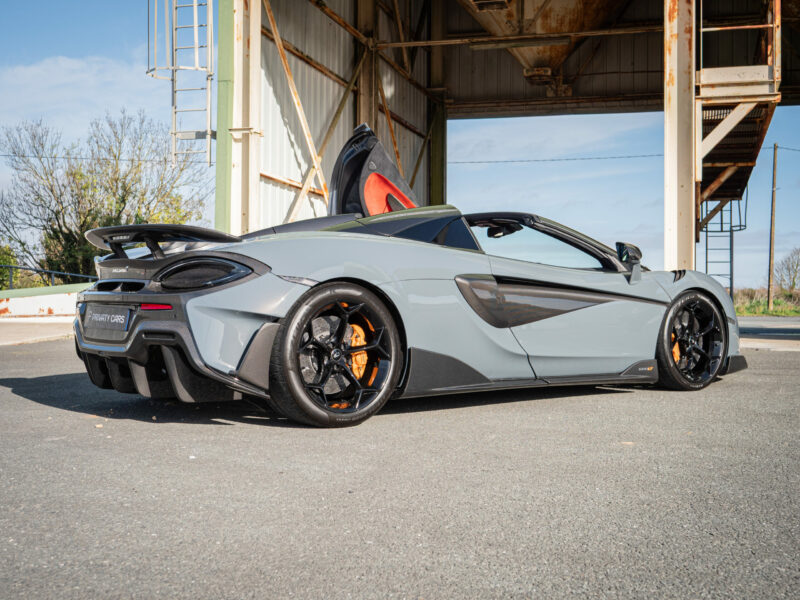 À vendre – MCLAREN – 600LT Spider – 2019 – Chicane Grey Effect – 7 900 km – 600 ch – V8 Bi-Turbo – Transmission : Sequentielle – Vue principale – Origine Allemagne – Privaty Cars – Vente de voitures de prestige d’occasion près de Poitiers