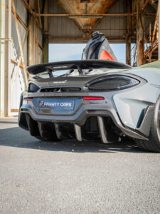 Aileron arrière en carbone – MCLAREN – 600LT Spider – 2019 – Chicane Grey Effect – 600 ch – V8 Bi-Turbo – 7 900 km – Transmission : Sequentielle – Origine Allemagne – Privaty Cars – Vente de voitures de sport d’occasion à La Rochelle