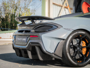 Aileron arrière en carbone – MCLAREN – 600LT Spider – 2019 – Chicane Grey Effect – 600 ch – V8 Bi-Turbo – 7 900 km – Transmission : Sequentielle – Origine Allemagne – Privaty Cars – Spécialiste MCLAREN d’occasion proche de Nantes