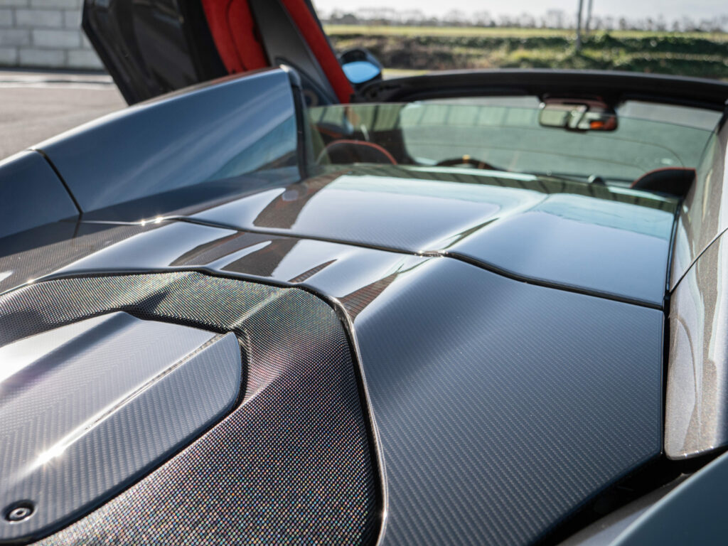 Capot en fibre de carbone – MCLAREN – 600LT Spider – 2019 – Chicane Grey Effect – 600 ch – V8 Bi-Turbo – 7 900 km – Transmission : Sequentielle – Origine Allemagne – Privaty Cars – Achat et vente de véhicules MCLAREN d’occasion près de Poitiers