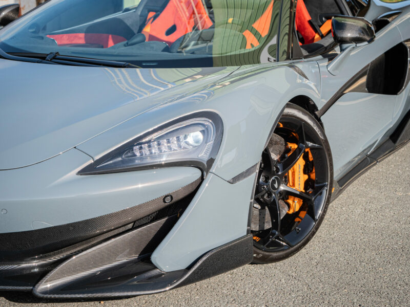 Phares avant avec éclairage LED – MCLAREN – 600LT Spider – 2019 – Chicane Grey Effect – 600 ch – V8 Bi-Turbo – 7 900 km – Transmission : Sequentielle – Origine Allemagne – Privaty Cars – Importation de véhicules de prestige et sportifs dans l’Ouest de la France