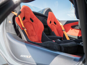 Sièges baquets en alcantara – MCLAREN – 600LT Spider – 2019 – Chicane Grey Effect – 600 ch – V8 Bi-Turbo – 7 900 km – Transmission : Sequentielle – Origine Allemagne – Privaty Cars – Achat et vente de véhicules MCLAREN d’occasion près de Niort