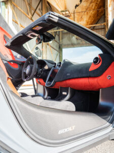 Tableau de bord – MCLAREN – 600LT Spider – 2019 – Chicane Grey Effect – 600 ch – V8 Bi-Turbo – 7 900 km – Transmission : Sequentielle – Origine Allemagne – Privaty Cars – Commerce de voitures de sport luxe et premium entre Bordeaux et Nantes