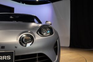 Phares ronds avec éclairage LED – ALPINE – A110S – 2019 – Gris Tonnerre Mat – 52 900 km – 293 ch – 4 cylindres turbo – Transmission : Sequentielle – Origine France – Privaty Cars – Conciergerie automobile pour véhicules de sport près de Niort