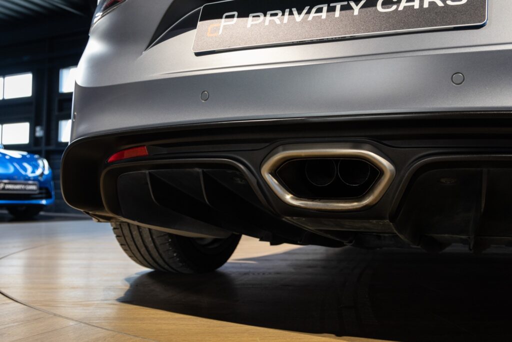 Sortie d'échappement double avec diffuseur – ALPINE – A110S – 2019 – Gris Tonnerre Mat – 52 900 km – 293 ch – 4 cylindres turbo – Transmission : Sequentielle – Origine France – Privaty Cars – Expert des sportives d’occasion haut de gamme près de Niort