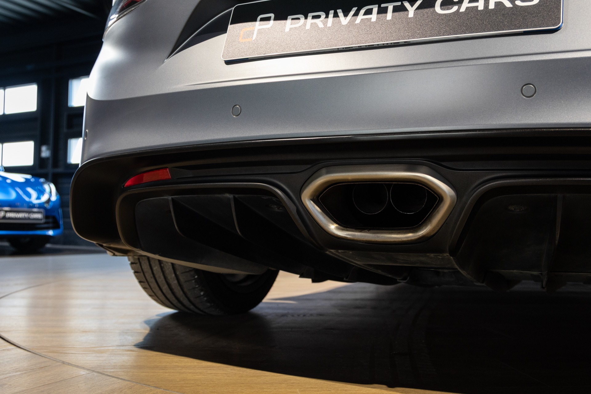 Sortie d'échappement double avec diffuseur – ALPINE – A110S – 2019 – Gris Tonnerre Mat – 52 900 km – 293 ch – 4 cylindres turbo – Transmission : Sequentielle – Origine France – Privaty Cars – Expert des sportives d’occasion haut de gamme près de Niort