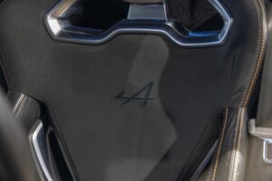 Sièges baquets avec logo – ALPINE – A110S – 2019 – Gris Tonnerre Mat – 52 900 km – 293 ch – 4 cylindres turbo – Transmission : Sequentielle – Origine France – Privaty Cars – Achat et vente de voitures de luxe d’occasion en Nouvelle-Aquitaine