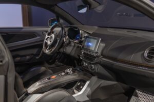 Tableau de bord avec écran central – ALPINE – A110S – 2019 – Gris Tonnerre Mat – 52 900 km – 293 ch – 4 cylindres turbo – Transmission : Sequentielle – Origine France – Privaty Cars – Spécialiste ALPINE d’occasion dans l’Ouest de la France