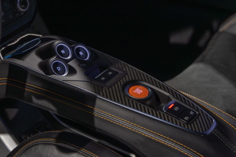 Console centrale avec bouton de démarrage – ALPINE – A110S – 2019 – Gris Tonnerre Mat – 52 900 km – 293 ch – 4 cylindres turbo – Transmission : Sequentielle – Origine France – Privaty Cars – Spécialiste ALPINE d’occasion près de Niort