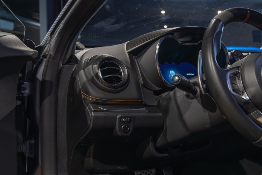 Tableau de bord – ALPINE – A110S – 2019 – Gris Tonnerre Mat – 52 900 km – 293 ch – 4 cylindres turbo – Transmission : Sequentielle – Origine France – Privaty Cars – Rachat cash de voitures de sport d’occasion proche de Bordeaux