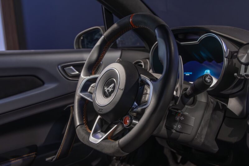 Volant – ALPINE – A110S – 2019 – Gris Tonnerre Mat – 52 900 km – 293 ch – 4 cylindres turbo – Transmission : Sequentielle – Origine France – Privaty Cars – Commerce de voitures de sport luxe et premium entre Bordeaux et Nantes