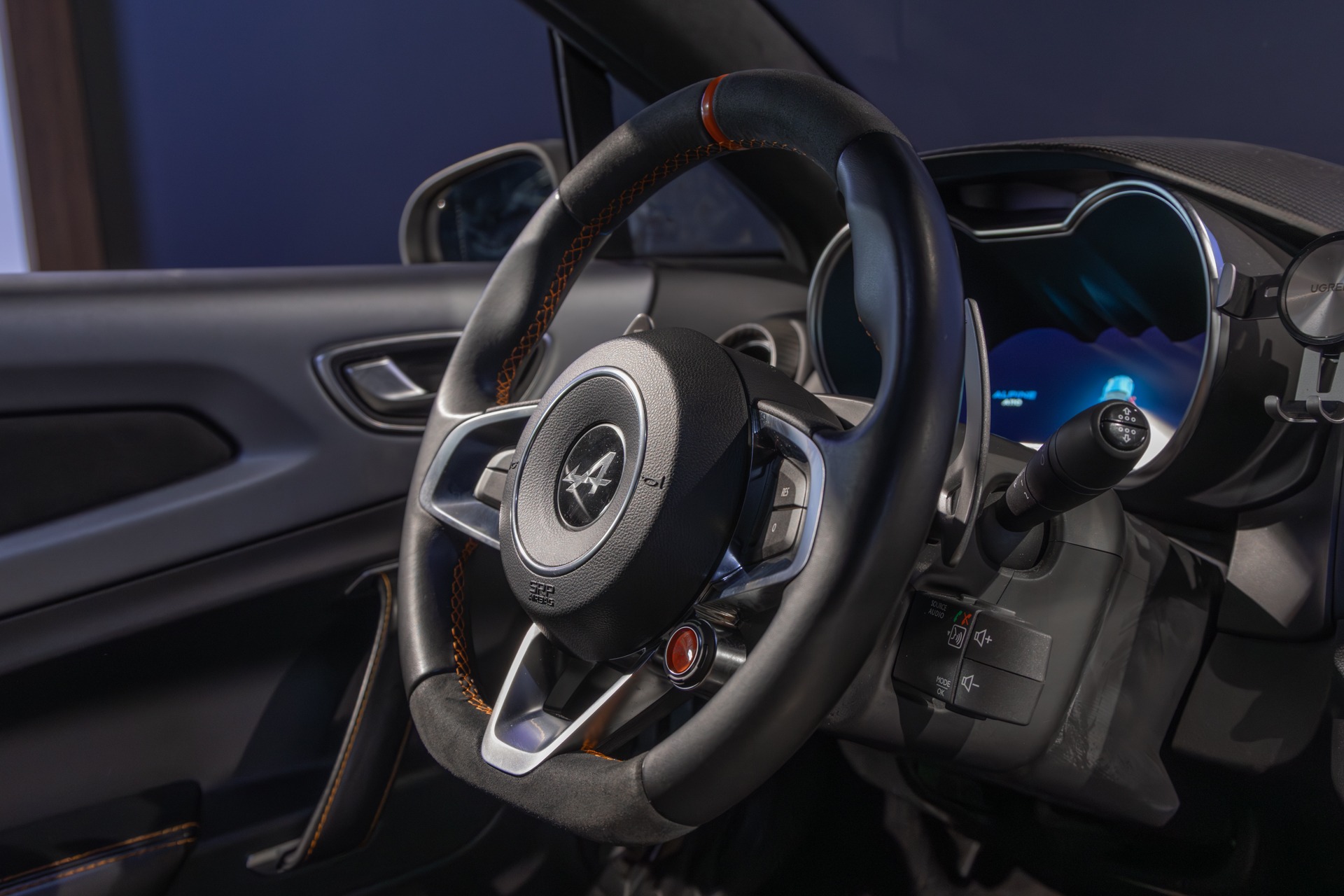 Volant – ALPINE – A110S – 2019 – Gris Tonnerre Mat – 52 900 km – 293 ch – 4 cylindres turbo – Transmission : Sequentielle – Origine France – Privaty Cars – Commerce de voitures de sport luxe et premium entre Bordeaux et Nantes