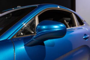 Rétroviseur avec finition brillante – ALPINE – A110S PURE – 2019 – Bleu Alpine – 47 900 km – 252 ch – 4 cylindres turbo – Transmission : Sequentielle – Origine France – Privaty Cars – Recherche personnalisée de voitures de sport d’occasion proche de Bordeaux