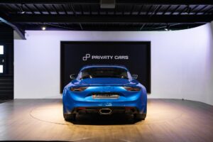 Vue arrière avec double sortie d'échappement – ALPINE – A110S PURE – 2019 – Bleu Alpine – 47 900 km – 252 ch – 4 cylindres turbo – Transmission : Sequentielle – Origine France – Privaty Cars – Rachat immédiat de véhicules de prestige proche de Bordeaux