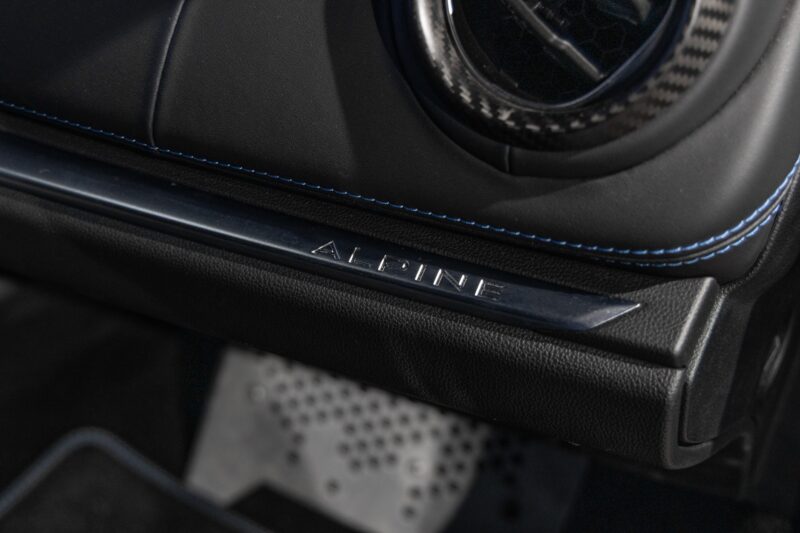 Tableau de bord – ALPINE – A110S PURE – 2019 – Bleu Alpine – 47 900 km – 252 ch – 4 cylindres turbo – Transmission : Sequentielle – Origine France – Privaty Cars – Chasseur de voitures de sport sur mesure dans l’Ouest de la France