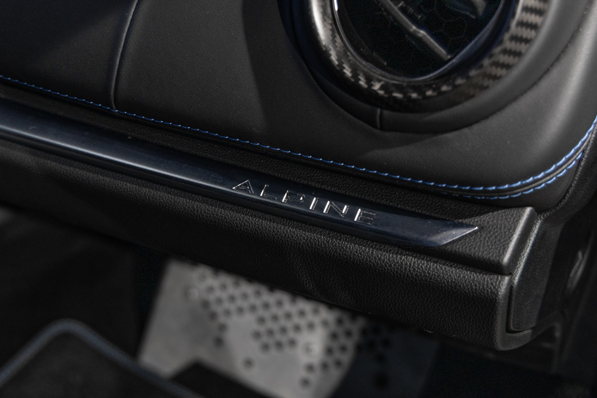 Tableau de bord – ALPINE – A110S PURE – 2019 – Bleu Alpine – 47 900 km – 252 ch – 4 cylindres turbo – Transmission : Sequentielle – Origine France – Privaty Cars – Chasseur de voitures de sport sur mesure dans l’Ouest de la France