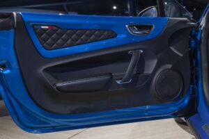 Panneau de porte avec garniture en cuir – ALPINE – A110S PURE – 2019 – Bleu Alpine – 47 900 km – 252 ch – 4 cylindres turbo – Transmission : Sequentielle – Origine France – Privaty Cars – Mandat de vente pour automobiles de luxe dans l’Ouest de la France