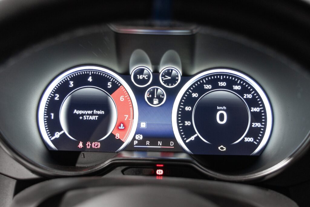 Tableau de bord – ALPINE – A110S PURE – 2019 – Bleu Alpine – 47 900 km – 252 ch – 4 cylindres turbo – Transmission : Sequentielle – Origine France – Privaty Cars – Achat et vente de véhicules ALPINE d’occasion près de Poitiers