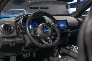 Volant – ALPINE – A110S PURE – 2019 – Bleu Alpine – 47 900 km – 252 ch – 4 cylindres turbo – Transmission : Sequentielle – Origine France – Privaty Cars – Rachat cash de voitures ALPINE en Charente-Maritime