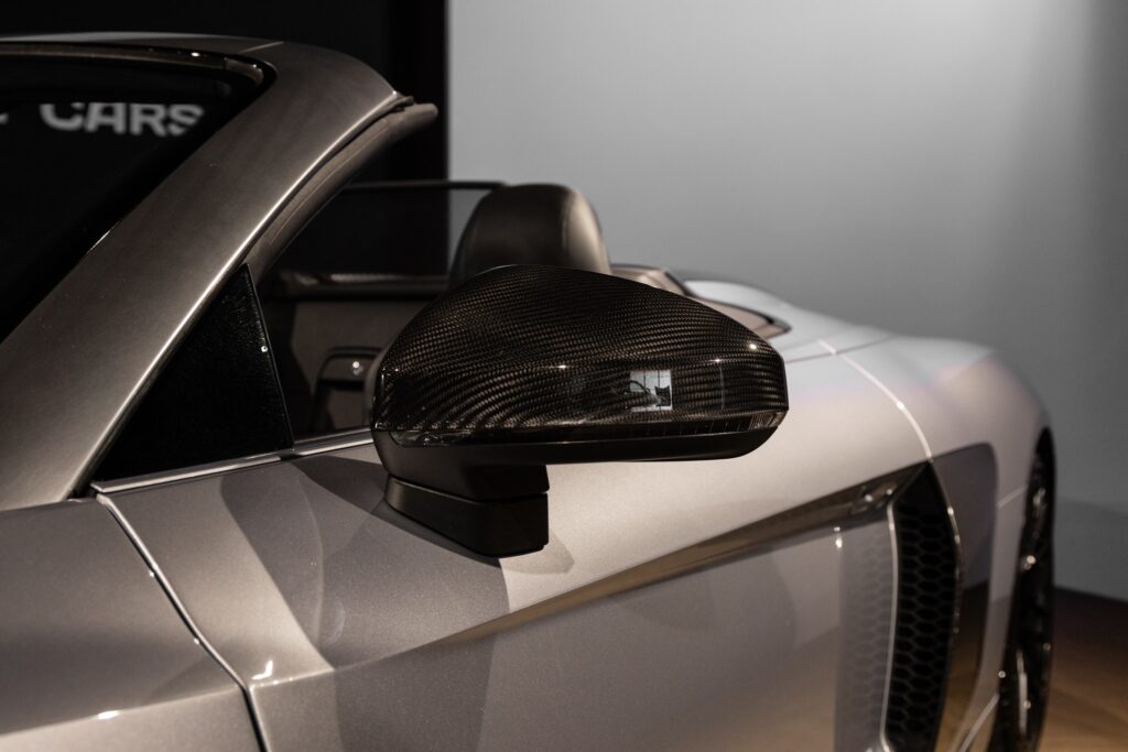 Rétroviseur en carbone – AUDI – R8 Spyder – 2017 – Argent Métallisé – 26 900 km – 540 ch – V10 Atmo – Transmission : Sequentielle – Origine France – Privaty Cars – Estimation et rachat de véhicules haut de gamme proche de Nantes