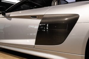 Panneau latéral en fibre de carbone – AUDI – R8 Spyder – 2017 – Argent Métallisé – 26 900 km – 540 ch – V10 Atmo – Transmission : Sequentielle – Origine France – Privaty Cars – Rachat de Porsche et Ferrari d’occasion proche de Bordeaux