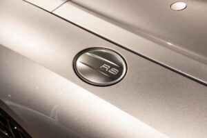 Trappe à carburant avec logo R8 – AUDI – R8 Spyder – 2017 – Argent Métallisé – 26 900 km – 540 ch – V10 Atmo – Transmission : Sequentielle – Origine France – Privaty Cars – Recherche personnalisée de modèles AUDI à La Rochelle