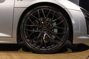 Jantes – AUDI – R8 Spyder – 2017 – Argent Métallisé – 26 900 km – 540 ch – V10 Atmo – Transmission : Sequentielle – Origine France – Privaty Cars – Spécialiste des voitures de sport d’occasion proche de Bordeaux