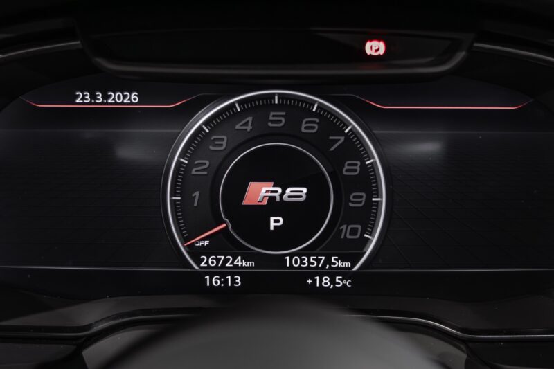 Tableau de bord – AUDI – R8 Spyder – 2017 – Argent Métallisé – 26 900 km – 540 ch – V10 Atmo – Transmission : Sequentielle – Origine France – Privaty Cars – Vente de voitures de prestige d’occasion entre Bordeaux et Nantes