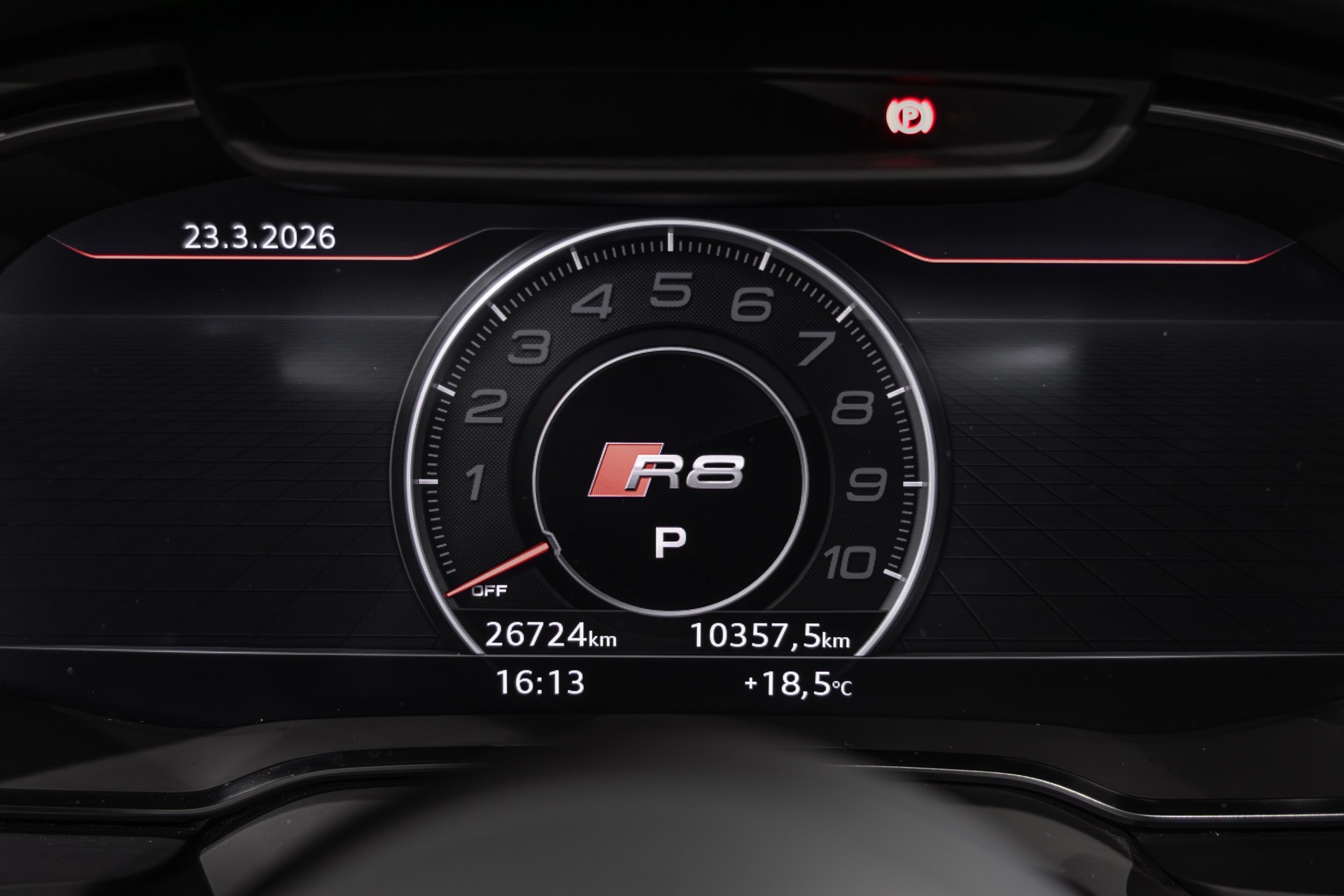 Tableau de bord – AUDI – R8 Spyder – 2017 – Argent Métallisé – 26 900 km – 540 ch – V10 Atmo – Transmission : Sequentielle – Origine France – Privaty Cars – Vente de voitures de prestige d’occasion entre Bordeaux et Nantes