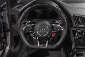 Volant en cuir perforé – AUDI – R8 Spyder – 2017 – Argent Métallisé – 26 900 km – 540 ch – V10 Atmo – Transmission : Sequentielle – Origine France – Privaty Cars – Mandat de vente pour automobiles de luxe en Nouvelle-Aquitaine
