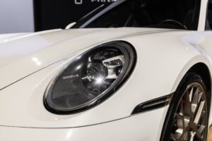 Phares avant avec éclairage LED – PORSCHE – 911 992 CARRERA 4S – 2019 – Blanc Nacré – 18 900 km – 450 ch – Flat 6 Atmo – Transmission : Sequentielle – Origine France – Privaty Cars – Achat et vente de voitures de luxe d’occasion à 2 heures de Paris en TGV