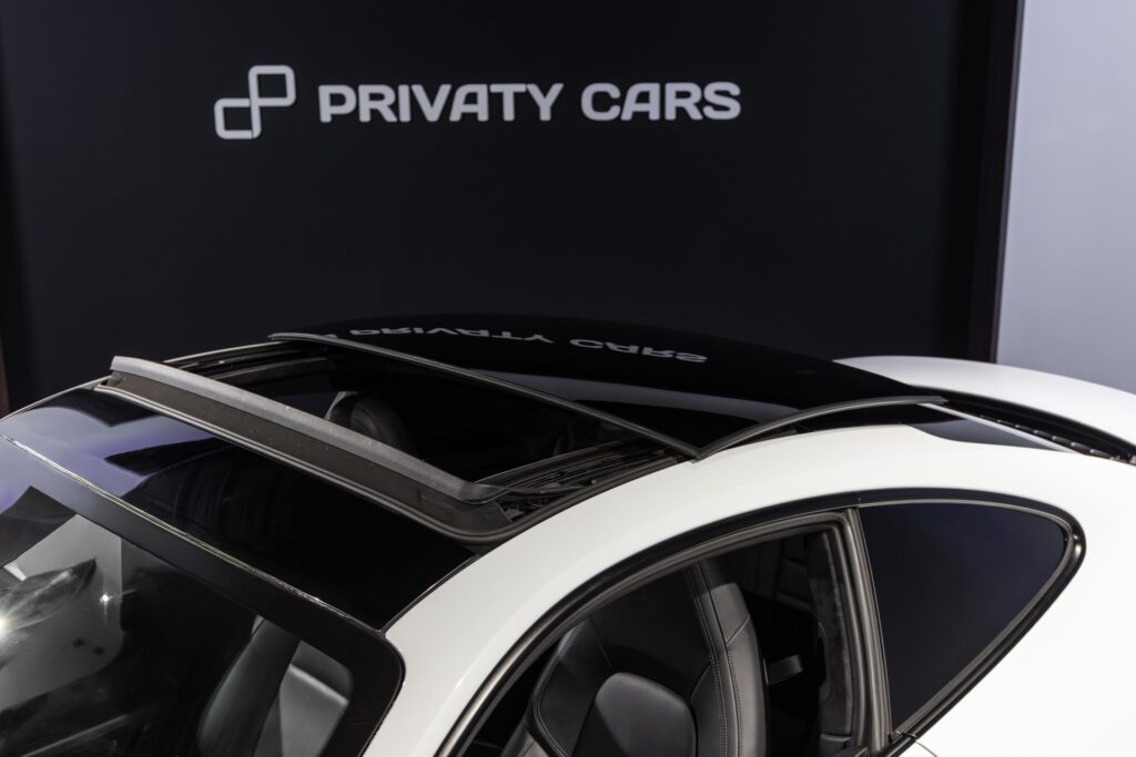 Toit ouvrant panoramique – PORSCHE – 911 992 CARRERA 4S – 2019 – Blanc Nacré – 18 900 km – 450 ch – Flat 6 Atmo – Transmission : Sequentielle – Origine France – Privaty Cars – Achat et vente de voitures de luxe d’occasion proche de Nantes