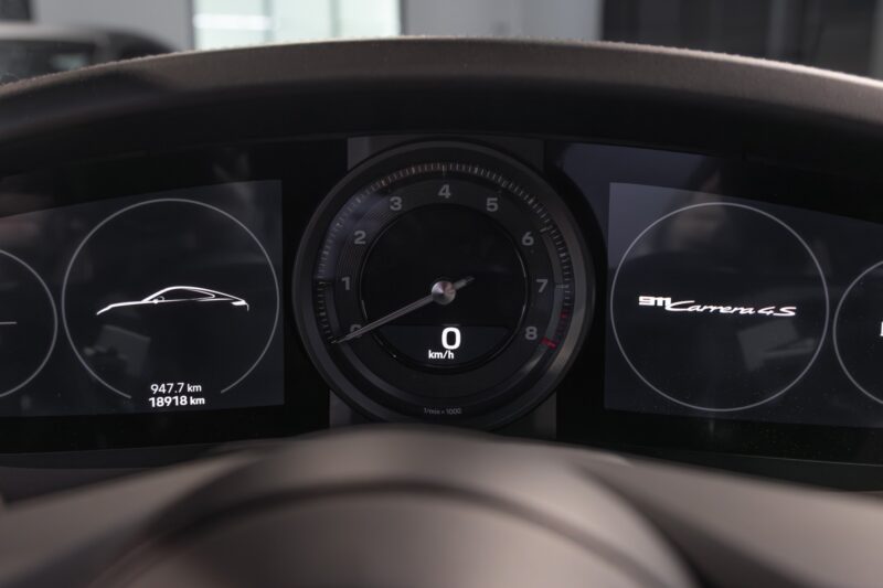 Tableau de bord – PORSCHE – 911 992 CARRERA 4S – 2019 – Blanc Nacré – 18 900 km – 450 ch – Flat 6 Atmo – Transmission : Sequentielle – Origine France – Privaty Cars – Spécialiste des sportives d’occasion près de Niort
