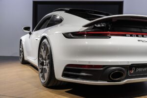 À vendre – PORSCHE – 911 992 CARRERA 4S – 2019 – Blanc Nacré – 18 900 km – 450 ch – Flat 6 Atmo – Transmission : Sequentielle – Vue principale – Origine France – Privaty Cars – Rachat immédiat de véhicules de prestige près de Niort