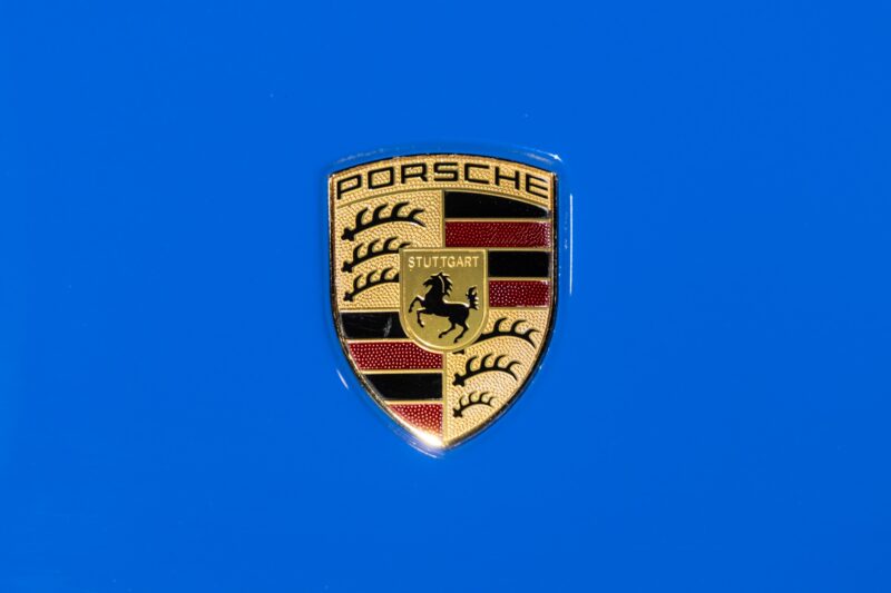 Carrosserie – PORSCHE – 911 992 GT3 – 2021 – Bleu Requin – 14 900 km – 510 ch – Flat 6 Atmo – Transmission : Sequentielle – Origine France – Privaty Cars – Rachat express de supercars et hypercars à La Rochelle