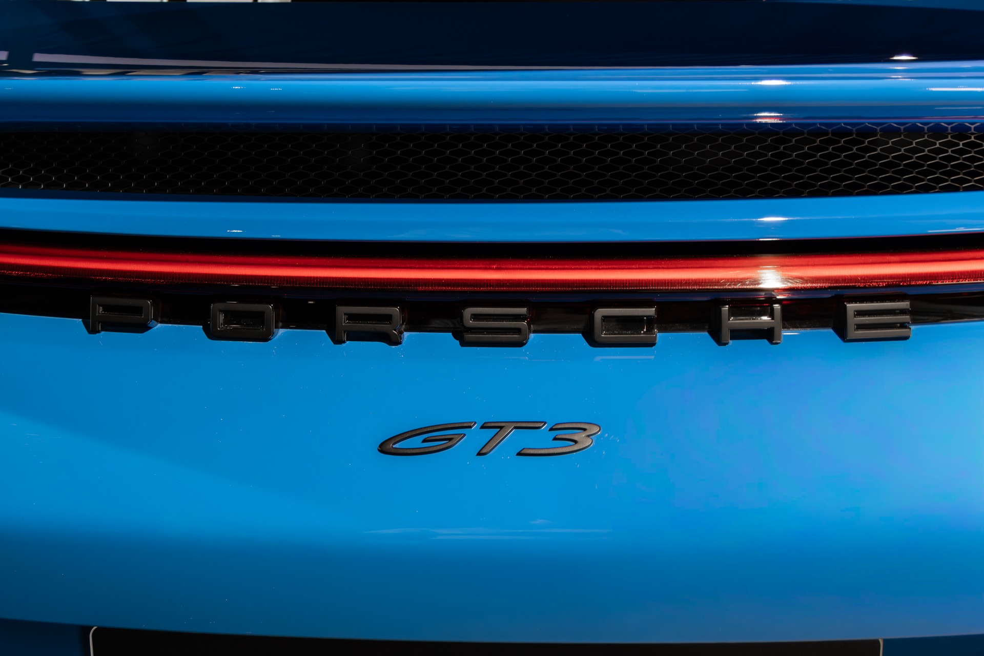 Carrosserie – PORSCHE – 911 992 GT3 – 2021 – Bleu Requin – 14 900 km – 510 ch – Flat 6 Atmo – Transmission : Sequentielle – Origine France – Privaty Cars – Mandat de vente pour automobiles de luxe près de Niort