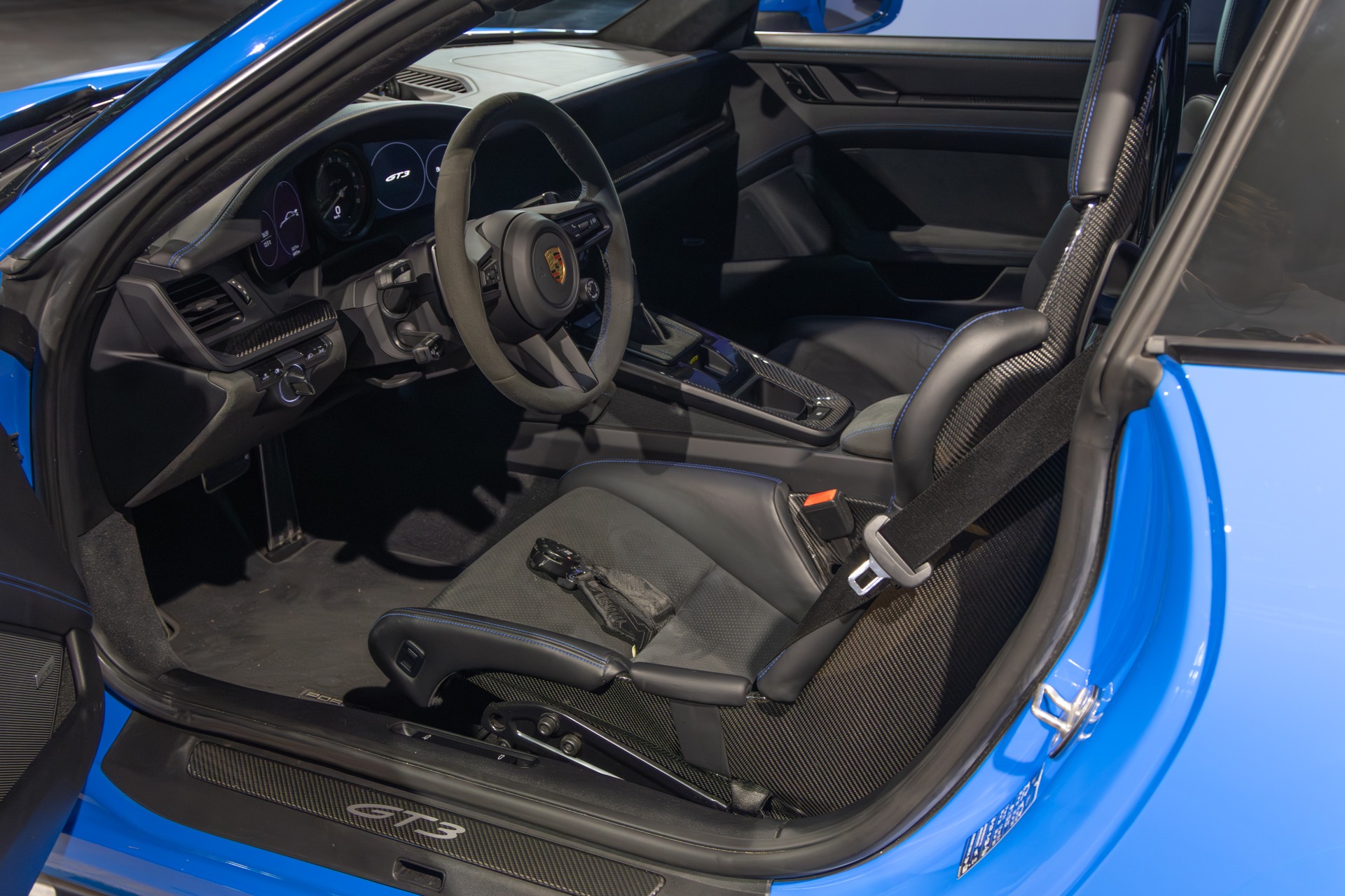 Sièges – PORSCHE – 911 992 GT3 – 2021 – Bleu Requin – 14 900 km – 510 ch – Flat 6 Atmo – Transmission : Sequentielle – Origine France – Privaty Cars – Achat et vente de supercars d’occasion à 2 heures de Paris en TGV