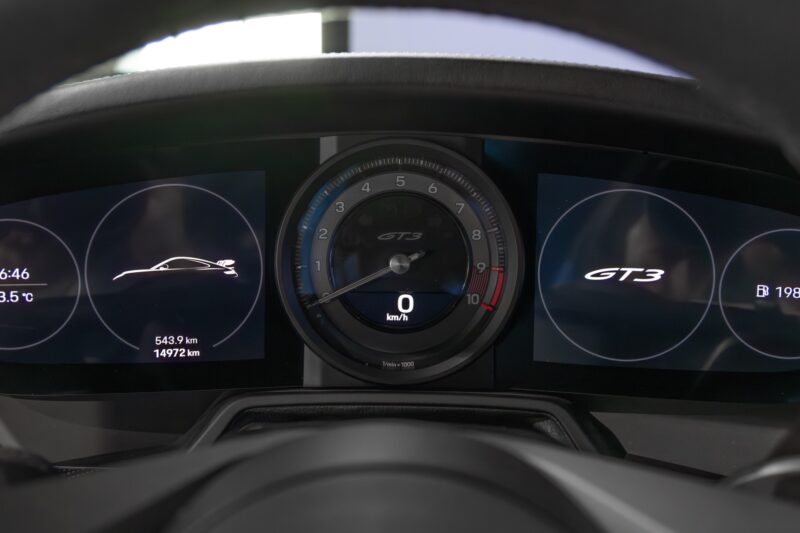 Tableau de bord – PORSCHE – 911 992 GT3 – 2021 – Bleu Requin – 14 900 km – 510 ch – Flat 6 Atmo – Transmission : Sequentielle – Origine France – Privaty Cars – Recherche personnalisée de modèles PORSCHE près de Poitiers