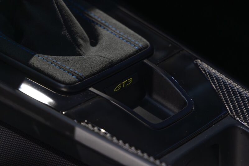 Tableau de bord – PORSCHE – 911 992 GT3 – 2021 – Bleu Requin – 14 900 km – 510 ch – Flat 6 Atmo – Transmission : Sequentielle – Origine France – Privaty Cars – Recherche personnalisée de modèles PORSCHE à La Rochelle