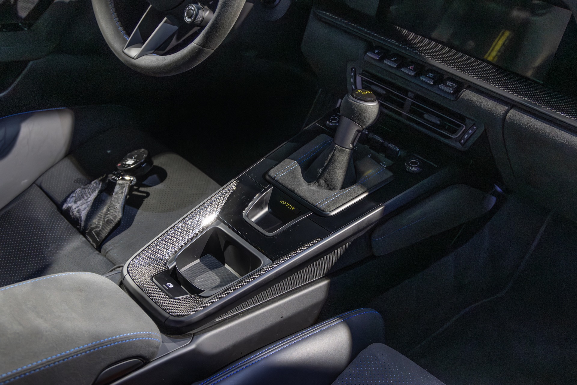 Tableau de bord – PORSCHE – 911 992 GT3 – 2021 – Bleu Requin – 14 900 km – 510 ch – Flat 6 Atmo – Transmission : Sequentielle – Origine France – Privaty Cars – Achat et vente de voitures de sport d’occasion entre Bordeaux et Nantes