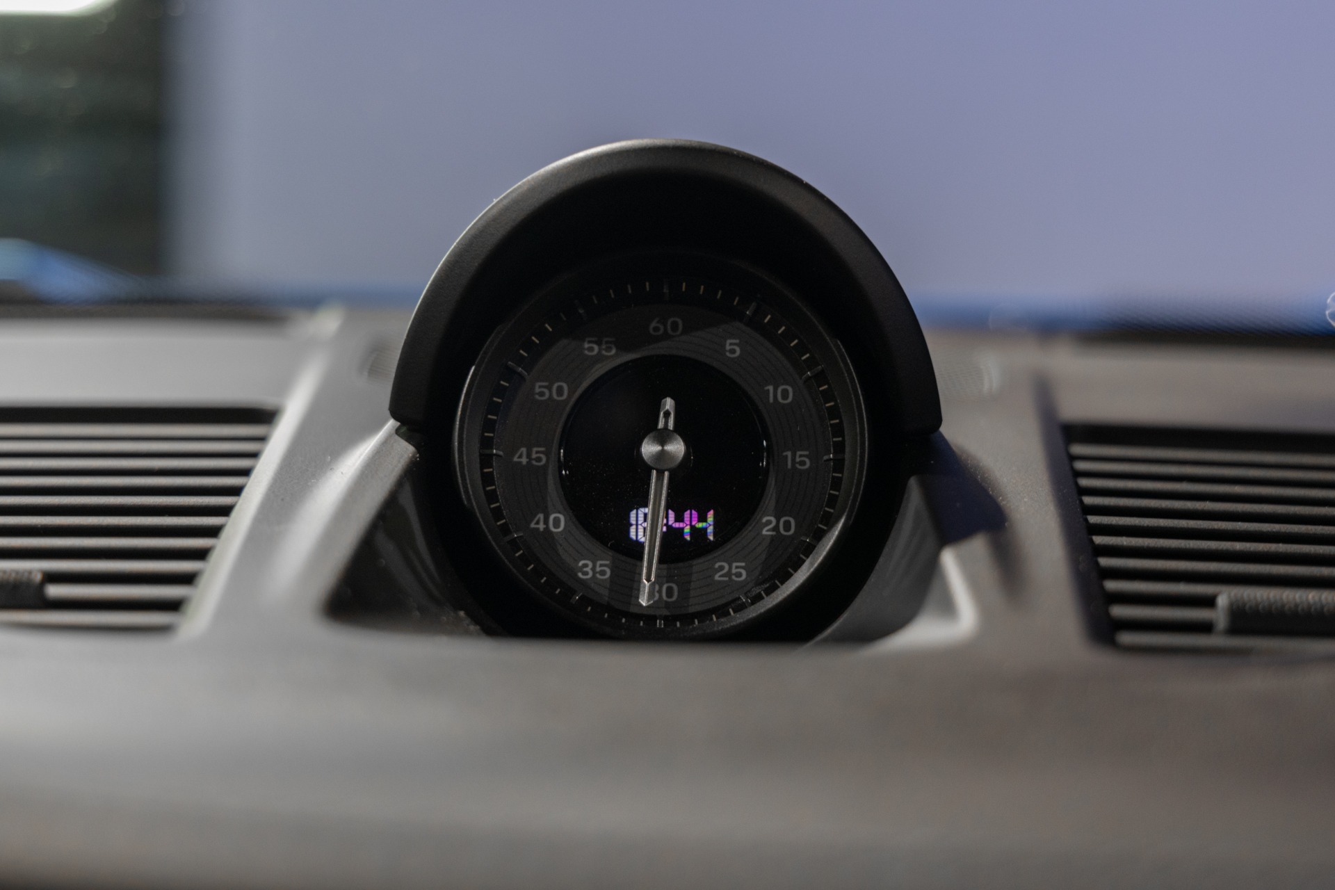 Compteur de vitesse central – PORSCHE – 911 992 GT3 – 2021 – Bleu Requin – 14 900 km – 510 ch – Flat 6 Atmo – Transmission : Sequentielle – Origine France – Privaty Cars – Importation de véhicules de prestige et sportifs entre Bordeaux et Nantes