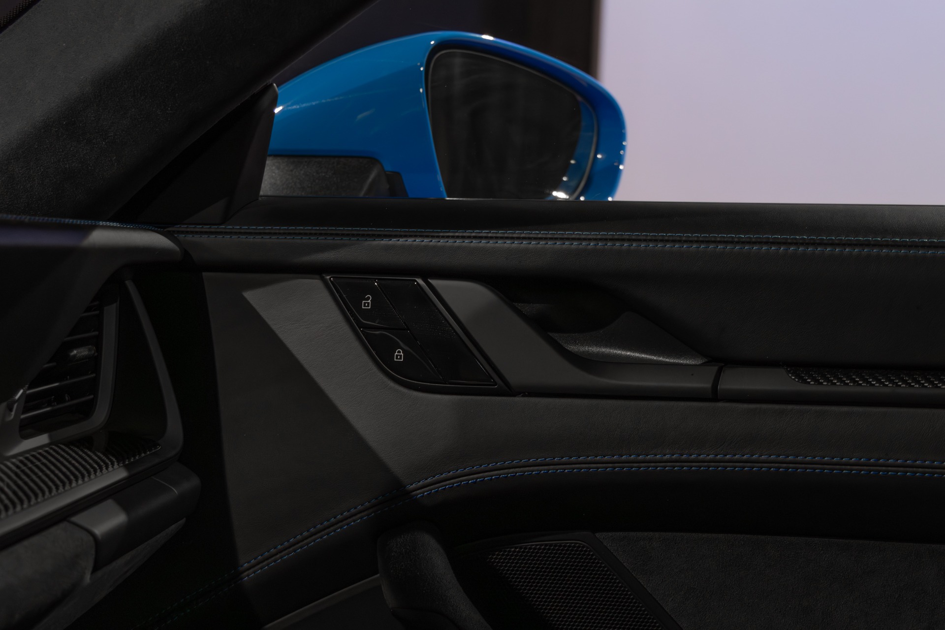 Tableau de bord – PORSCHE – 911 992 GT3 – 2021 – Bleu Requin – 14 900 km – 510 ch – Flat 6 Atmo – Transmission : Sequentielle – Origine France – Privaty Cars – Intermédiaire de confiance vente voiture sport dans l’Ouest de la France