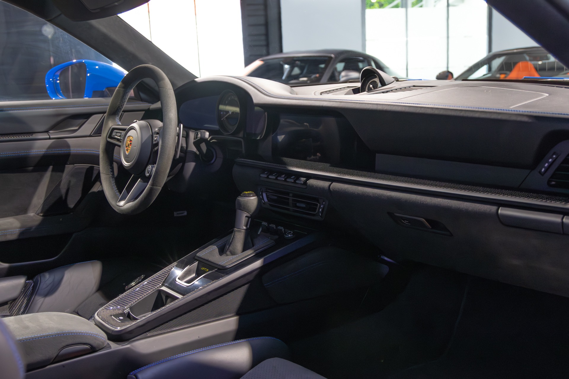 Tableau de bord – PORSCHE – 911 992 GT3 – 2021 – Bleu Requin – 14 900 km – 510 ch – Flat 6 Atmo – Transmission : Sequentielle – Origine France – Privaty Cars – Rachat cash de voitures PORSCHE près de Niort
